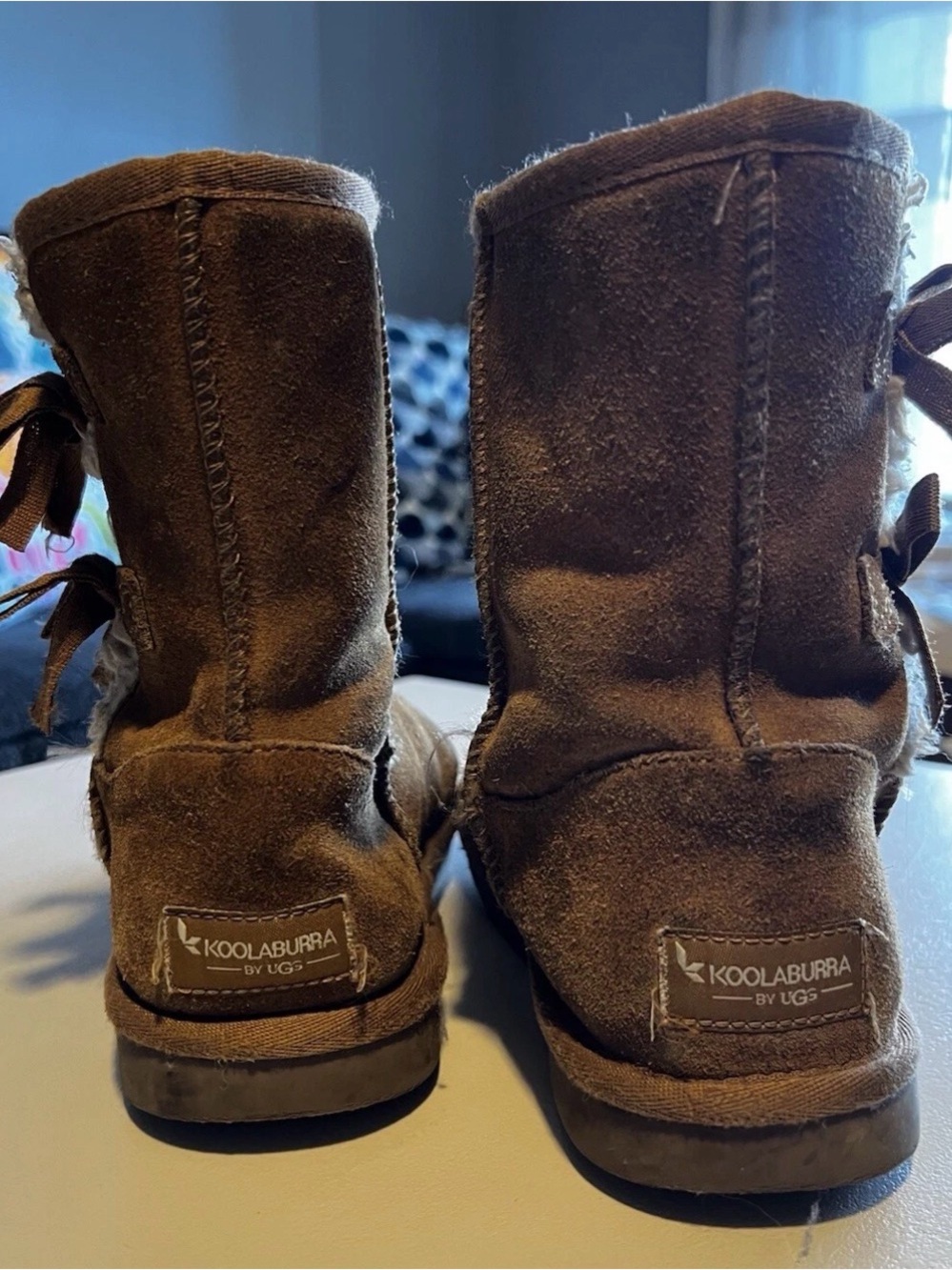 Girls Koolaburra UGG Victoria Short Lined Booties in Brown Chestnut. Size 4.